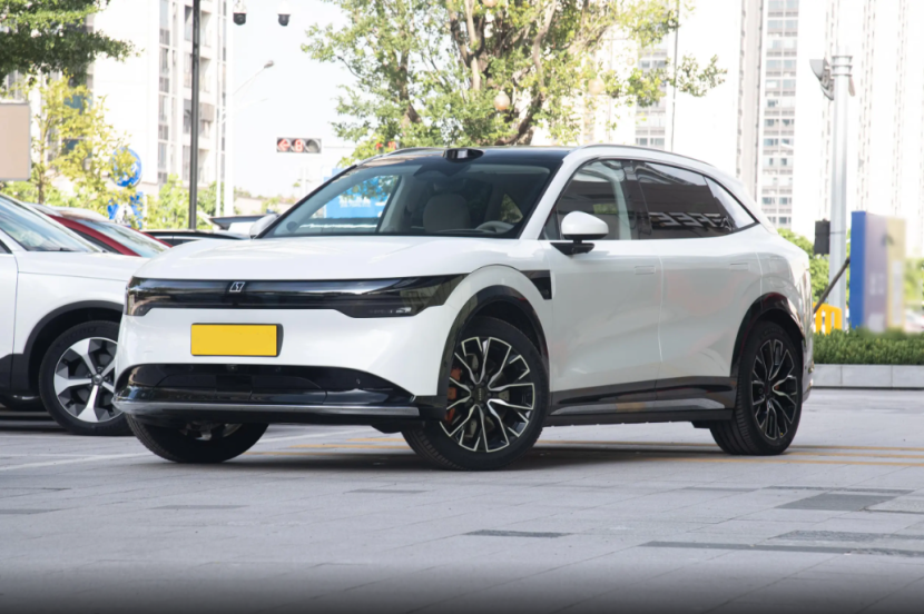 极氪7x和阿维塔07，20多万价位，谁更适合家用？