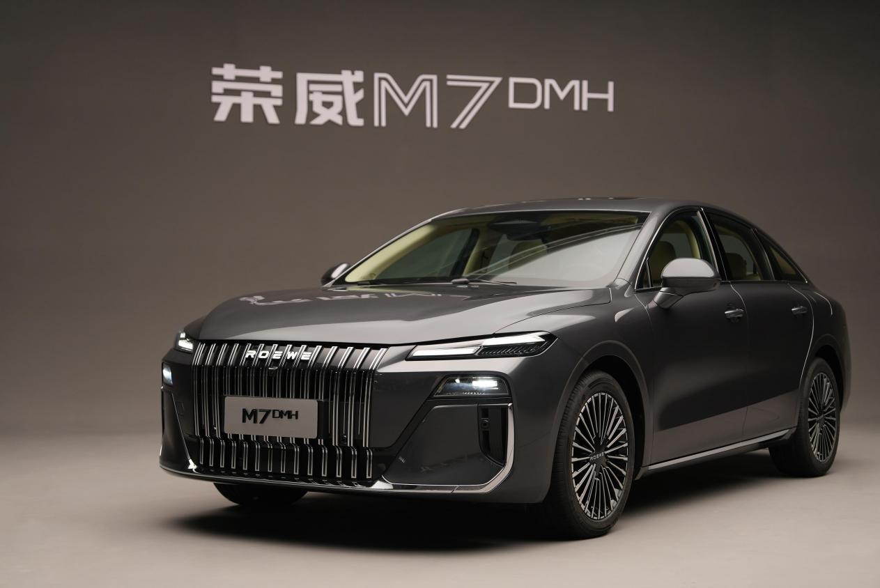 15万级智舱对决,荣威M7 DMH颠覆提升,胜比亚迪汉