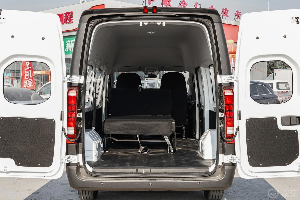 5年省出一辆车 长安凯程V919对比新途V80