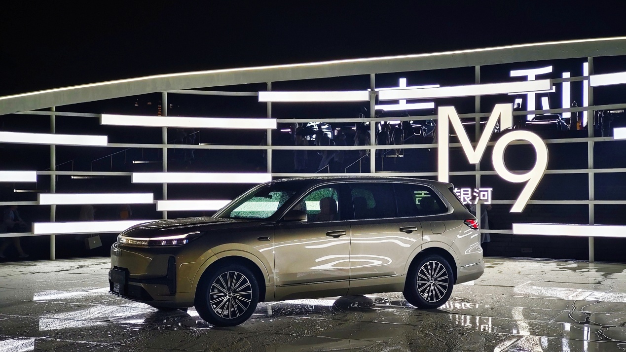 AI时代的新汽车:银河M9的产品立意,吉利的故事名字